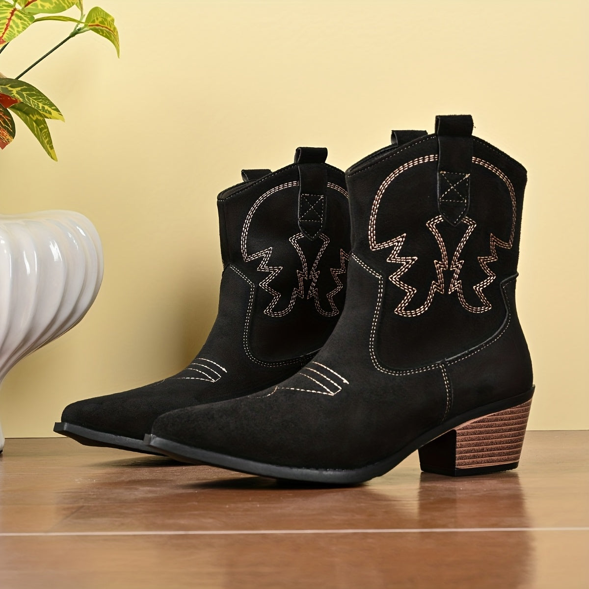 Claudia – Cizme western scurte brodate