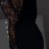 Mălina – Rochie neagră cu dantelă asimetrică