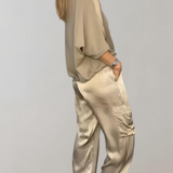 Irena – Set satinat cu pantaloni cargo