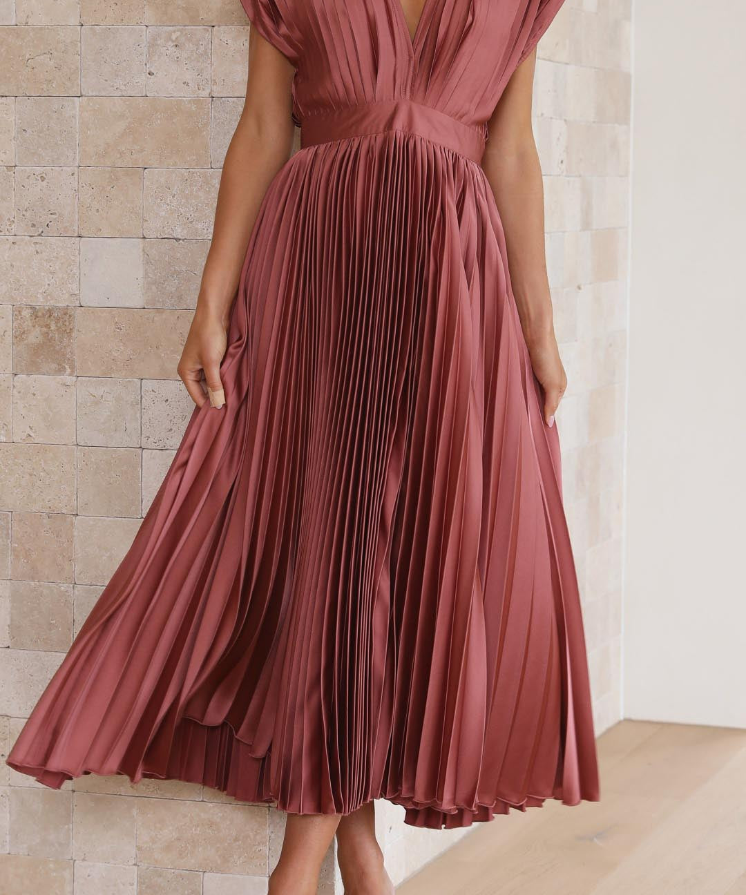 Ada – Rochie midi plisată