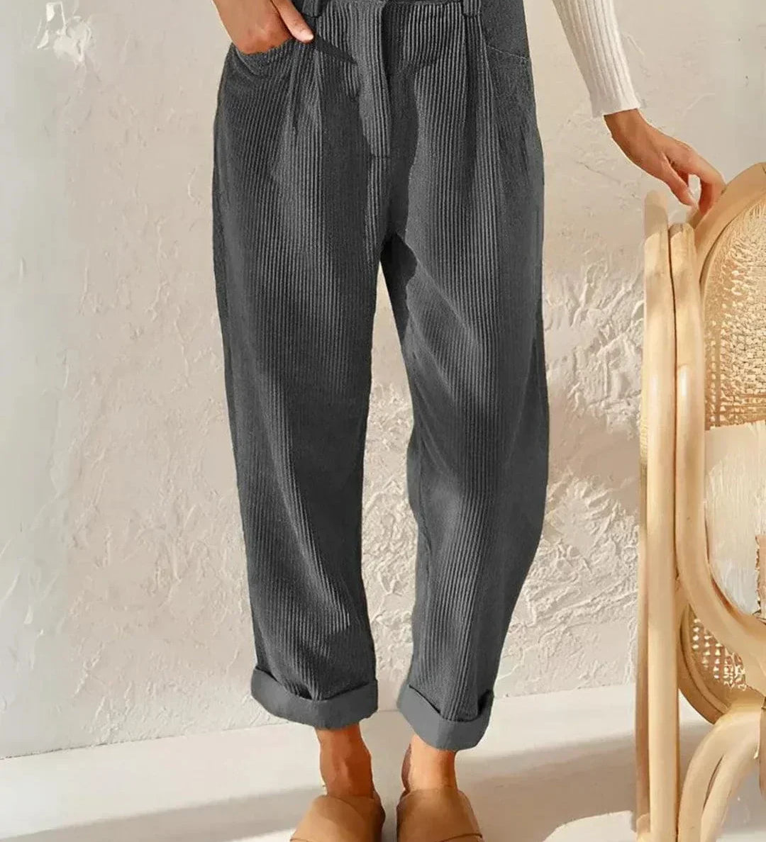 Anastasia – Pantaloni din reiat cu pense