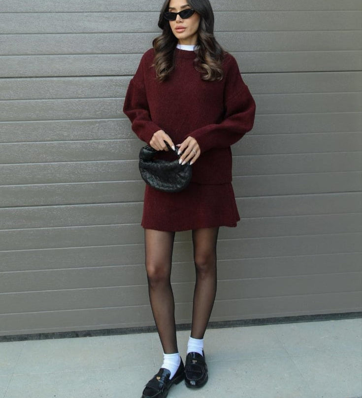 Pia – Set pulover și fustă scurtă