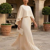 Zoe – Rochie plisată cu pelerină