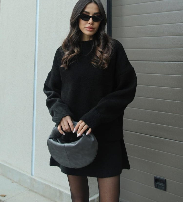 Pia – Set pulover și fustă scurtă